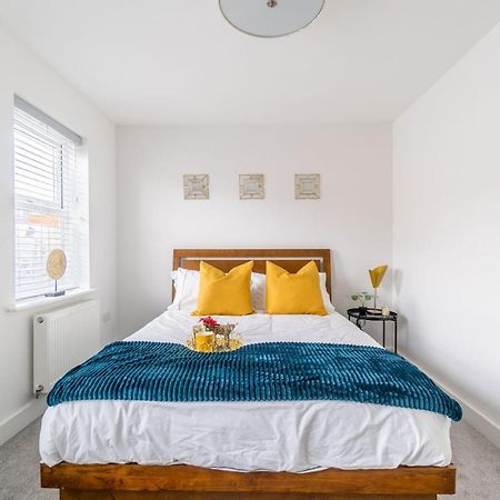 Stylish 4 Bed Family Home At Madejski, Reading University المظهر الخارجي الصورة