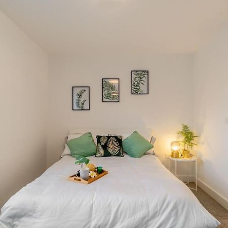 Stylish 4 Bed Family Home At Madejski, Reading University المظهر الخارجي الصورة