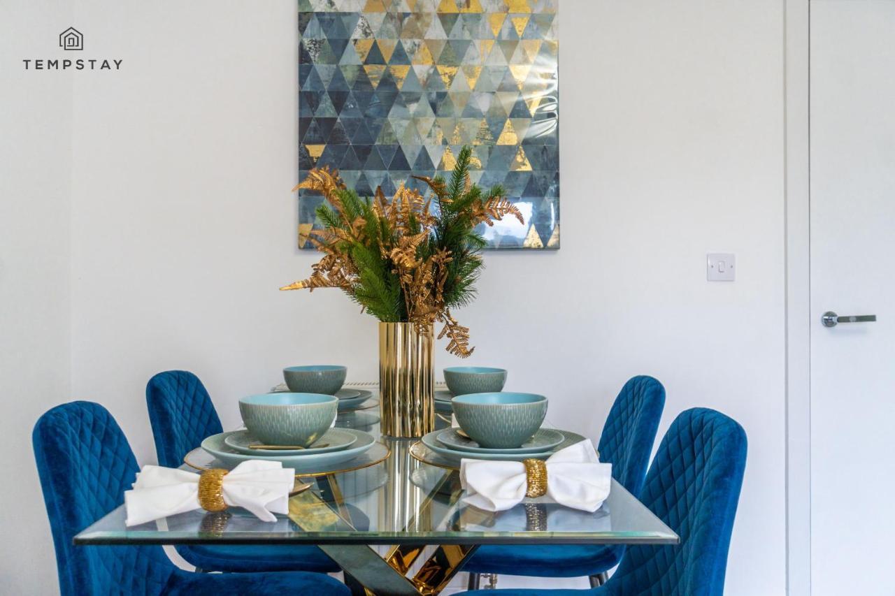 Stylish 4 Bed Family Home At Madejski, Reading University المظهر الخارجي الصورة