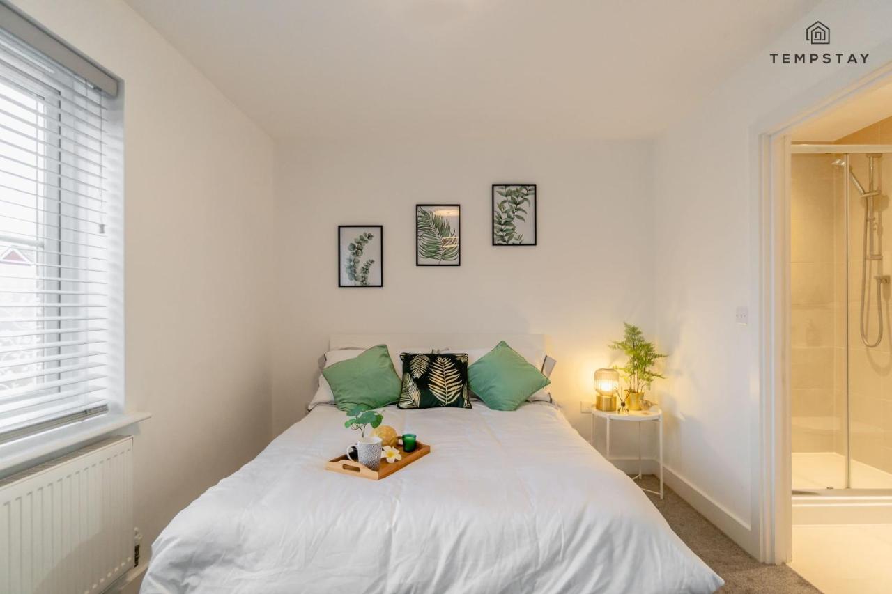 Stylish 4 Bed Family Home At Madejski, Reading University المظهر الخارجي الصورة