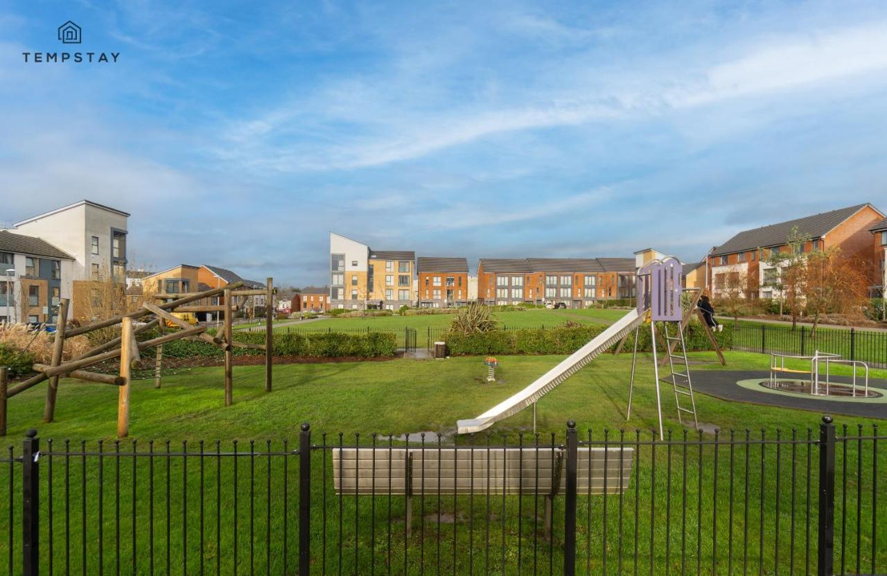 Stylish 4 Bed Family Home At Madejski, Reading University المظهر الخارجي الصورة