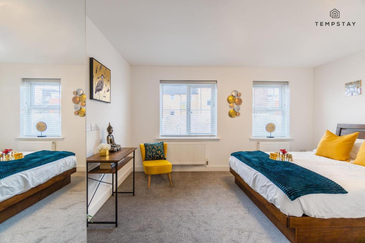 Stylish 4 Bed Family Home At Madejski, Reading University المظهر الخارجي الصورة
