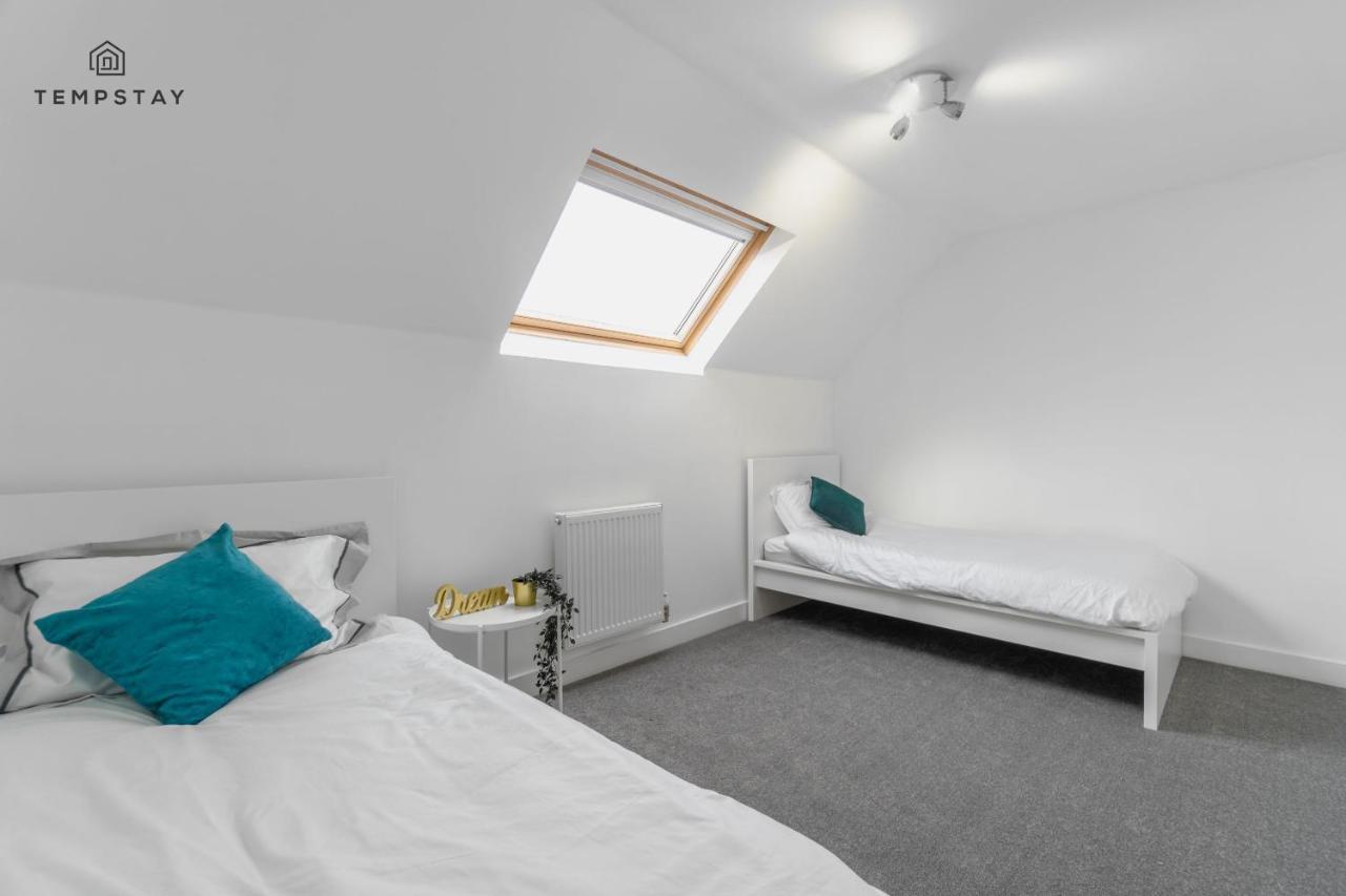 Stylish 4 Bed Family Home At Madejski, Reading University المظهر الخارجي الصورة