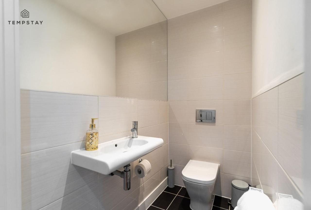 Stylish 4 Bed Family Home At Madejski, Reading University المظهر الخارجي الصورة